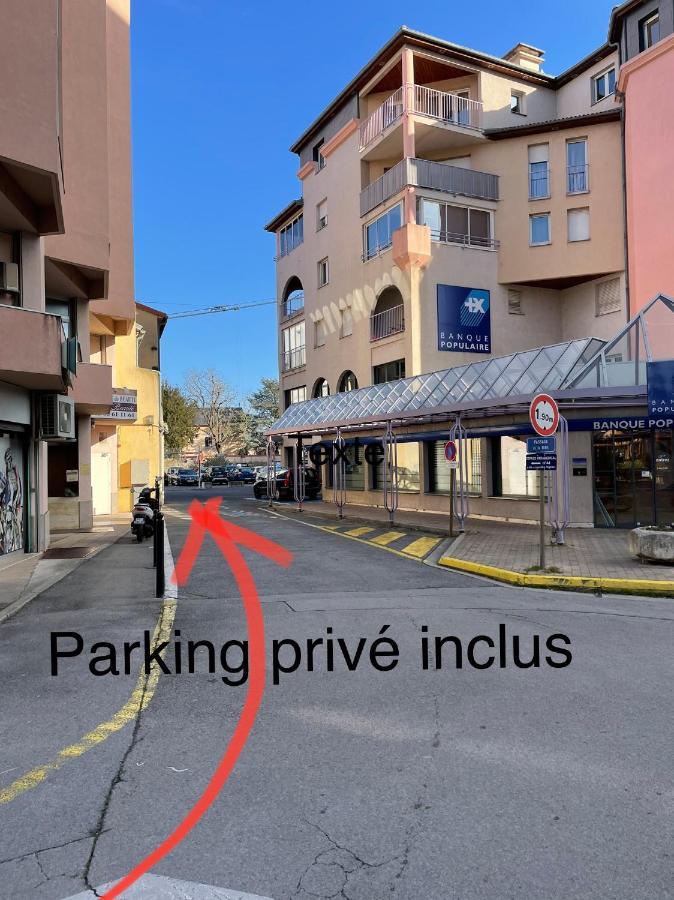 T2 Plein Centre Au 1Er Etage Avec Parking Prive Leilighet Millau Eksteriør bilde